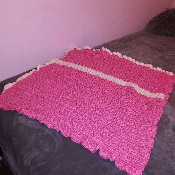 Pink/white crocheted baby blanket - Picture 1 of 1